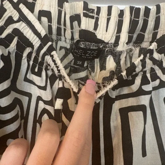 Be luau ready with these Rachel Zoe Black and White Geometric Pants worn once ! - Picture 2 of 5